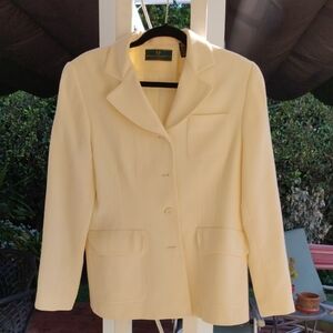 Elegant Women's Cream Blazer